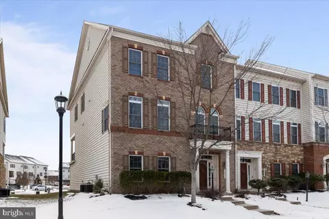 42531 Pine Forest Dr, Chantilly, VA 20152 photo 2