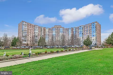 19375 Cypress Ridge Ter #221, Leesburg, VA 20176