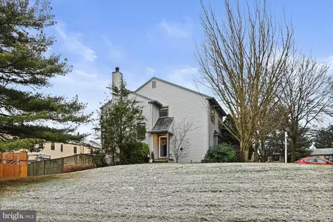 24 Hopton Ct, Sterling, VA 20165
