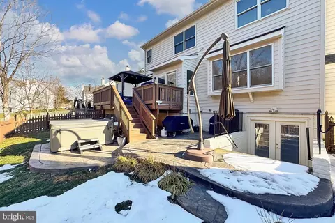 Exterior - 26041 Springdale Dr, Chantilly, VA 20152 photo 7 of 12