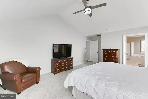 Bedroom - 26041 Springdale Dr, Chantilly, VA 20152 photo 3 of 5
