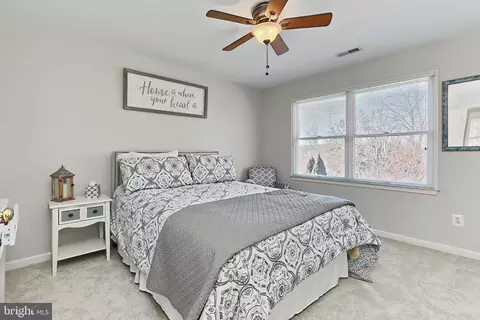 Bedroom - 26041 Springdale Dr, Chantilly, VA 20152 photo 4 of 5