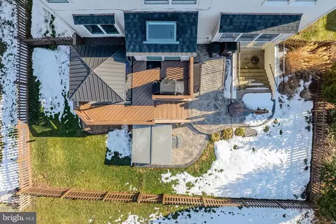 Exterior - 26041 Springdale Dr, Chantilly, VA 20152 photo 10 of 12