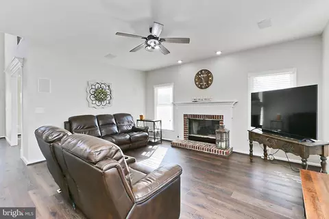 Other - 26041 Springdale Dr, Chantilly, VA 20152 photo 3 of 18