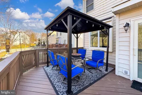 Exterior - 26041 Springdale Dr, Chantilly, VA 20152 photo 5 of 12