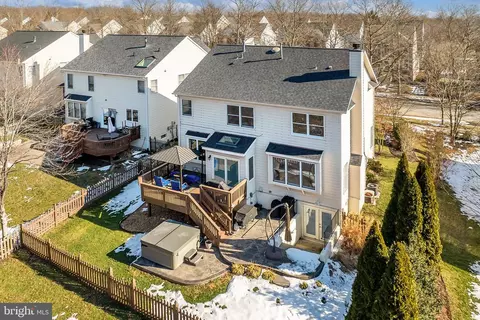 View/Area - 26041 Springdale Dr, Chantilly, VA 20152 photo 4 of 11