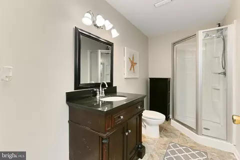 Bath - 26041 Springdale Dr, Chantilly, VA 20152 photo 6 of 6
