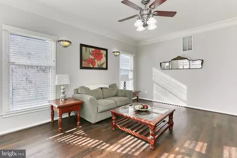 Living - 26041 Springdale Dr, Chantilly, VA 20152 photo 3 of 4