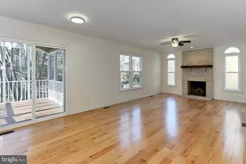 Living - 17585 Wadell Ct, Hamilton, VA 20158 photo 6 of 9