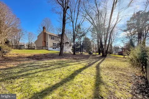 Exterior - 17585 Wadell Ct, Hamilton, VA 20158 photo 18 of 20