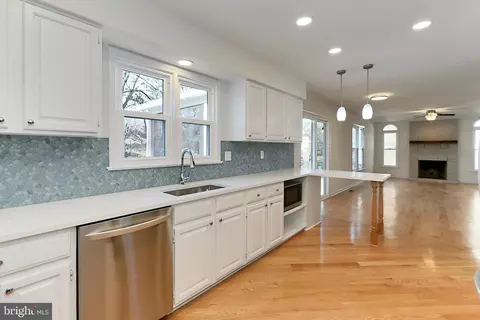 Kitchen - 17585 Wadell Ct, Hamilton, VA 20158 photo 3 of 5