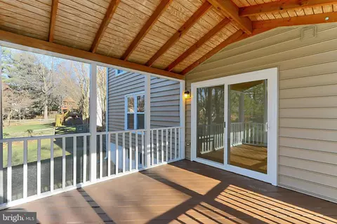 Exterior - 17585 Wadell Ct, Hamilton, VA 20158 photo 6 of 20