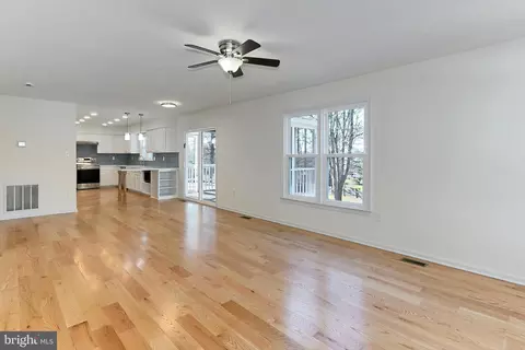 Living - 17585 Wadell Ct, Hamilton, VA 20158 photo 8 of 9