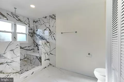Bath - 17585 Wadell Ct, Hamilton, VA 20158 photo 4 of 6