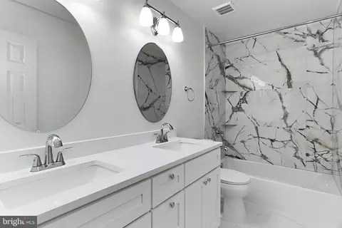 Bath - 17585 Wadell Ct, Hamilton, VA 20158 photo 6 of 6