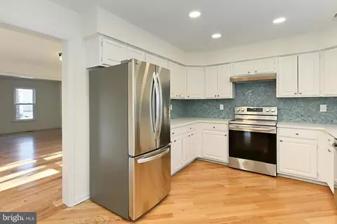 Kitchen - 17585 Wadell Ct, Hamilton, VA 20158 photo 2 of 5