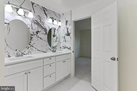 Bath - 17585 Wadell Ct, Hamilton, VA 20158 photo 3 of 6