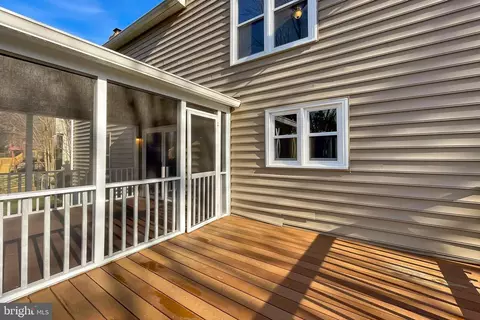 Exterior - 17585 Wadell Ct, Hamilton, VA 20158 photo 10 of 20