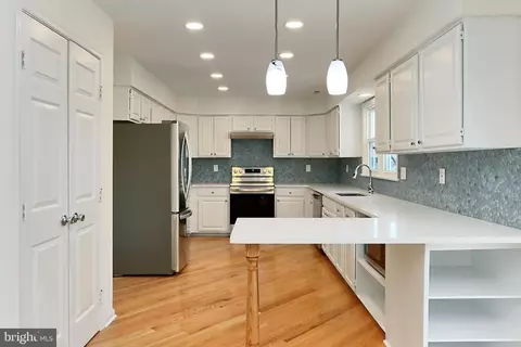 Kitchen - 17585 Wadell Ct, Hamilton, VA 20158 photo 5 of 5