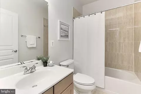 Bath - 42469 Spring Splendor Dr, Brambleton, VA 20148 photo 3 of 3