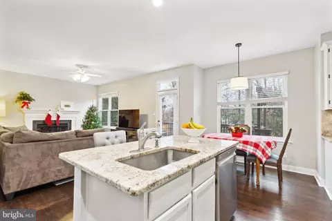 21312 Jackpine Ct, Sterling, VA 20164 photo 12
