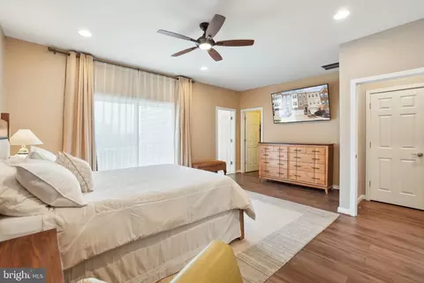44940 Bishop Ter, Ashburn, VA 20147 photo 14