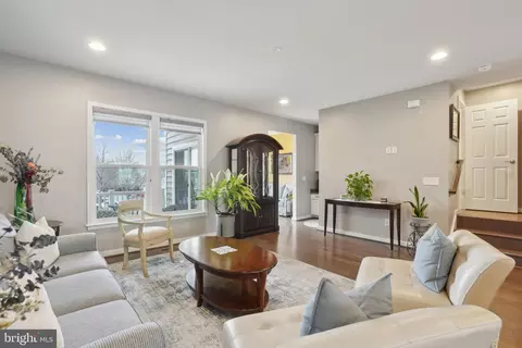 44940 Bishop Ter, Ashburn, VA 20147 photo 7