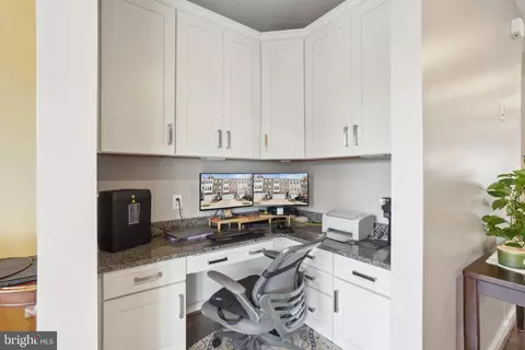 44940 Bishop Ter, Ashburn, VA 20147 photo 9