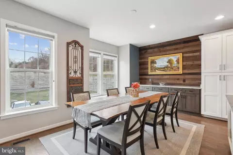 44940 Bishop Ter, Ashburn, VA 20147 photo 5
