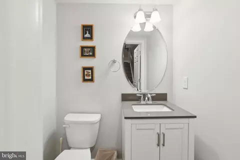 44940 Bishop Ter, Ashburn, VA 20147 photo 12