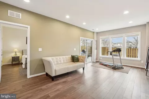 44940 Bishop Ter, Ashburn, VA 20147 photo 25