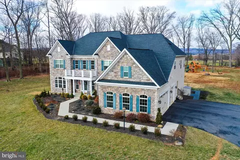 13189 Waterford View Ct, Lovettsville, VA 20180