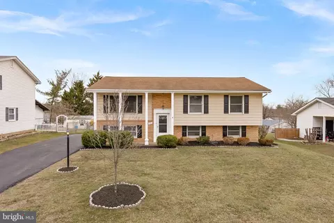 112 W Brighton Ave, Sterling, VA 20164