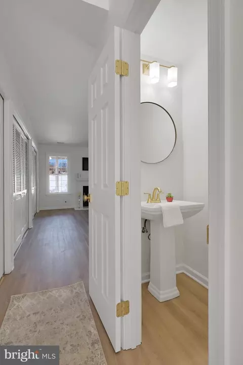 43575 Blacksmith Sq, Ashburn, VA 20147 photo 17