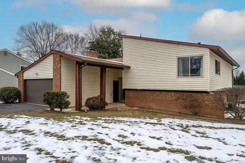 117 Hopeland Ln, Sterling, VA 20164