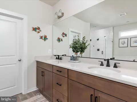Bath - 43817 Normans Switch Dr, Ashburn, VA 20147 photo 1 of 5