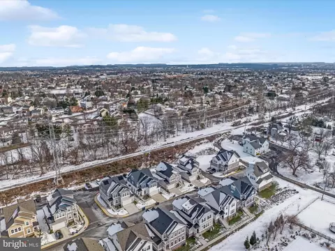 View/Area - 43817 Normans Switch Dr, Ashburn, VA 20147 photo 8 of 9