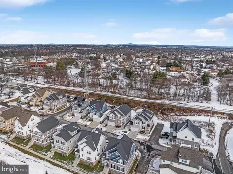 View/Area - 43817 Normans Switch Dr, Ashburn, VA 20147 photo 6 of 9