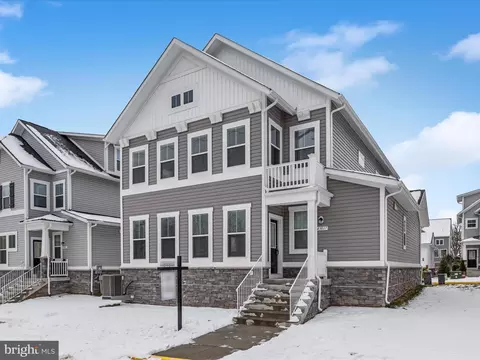 Exterior - 43817 Normans Switch Dr, Ashburn, VA 20147 photo 2 of 8