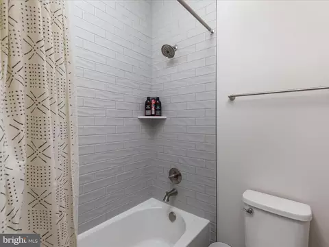 Bath - 43817 Normans Switch Dr, Ashburn, VA 20147 photo 4 of 5