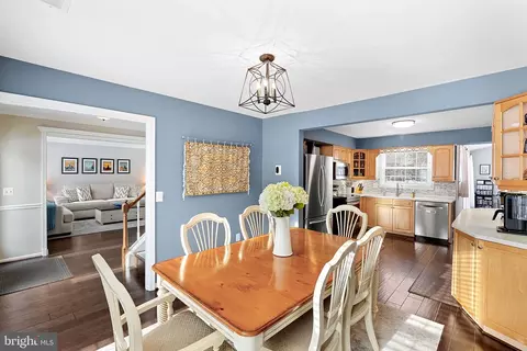Dining - 120 Peyton Rd, Sterling, VA 20165 photo 1 of 1