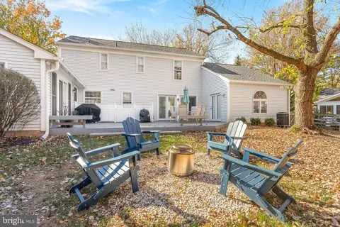 Exterior - 120 Peyton Rd, Sterling, VA 20165 photo 4 of 8