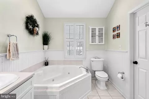 Bath - 120 Peyton Rd, Sterling, VA 20165 photo 1 of 8