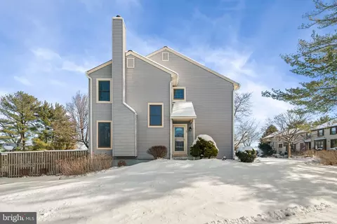 1 Conoy Ct, Sterling, VA 20165 photo 2