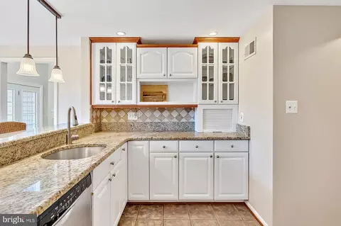 Kitchen - 21170 Wildflower Sq, Ashburn, VA 20147 photo 7 of 7