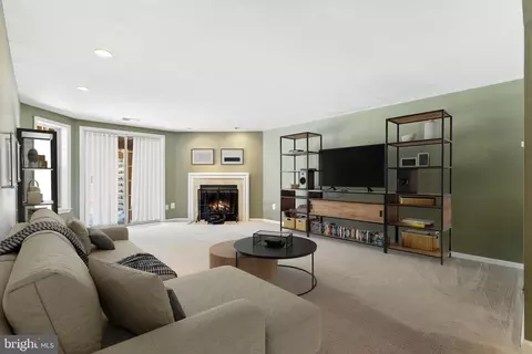 Living - 21170 Wildflower Sq, Ashburn, VA 20147 photo 4 of 5