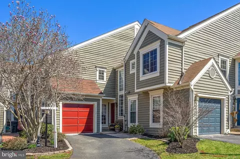 Exterior - 21170 Wildflower Sq, Ashburn, VA 20147 photo 11 of 11
