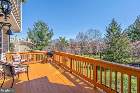 Exterior - 21170 Wildflower Sq, Ashburn, VA 20147 photo 5 of 11