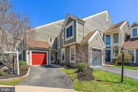 Exterior - 21170 Wildflower Sq, Ashburn, VA 20147 photo 2 of 11