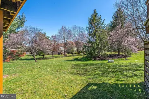 Exterior - 21170 Wildflower Sq, Ashburn, VA 20147 photo 10 of 11